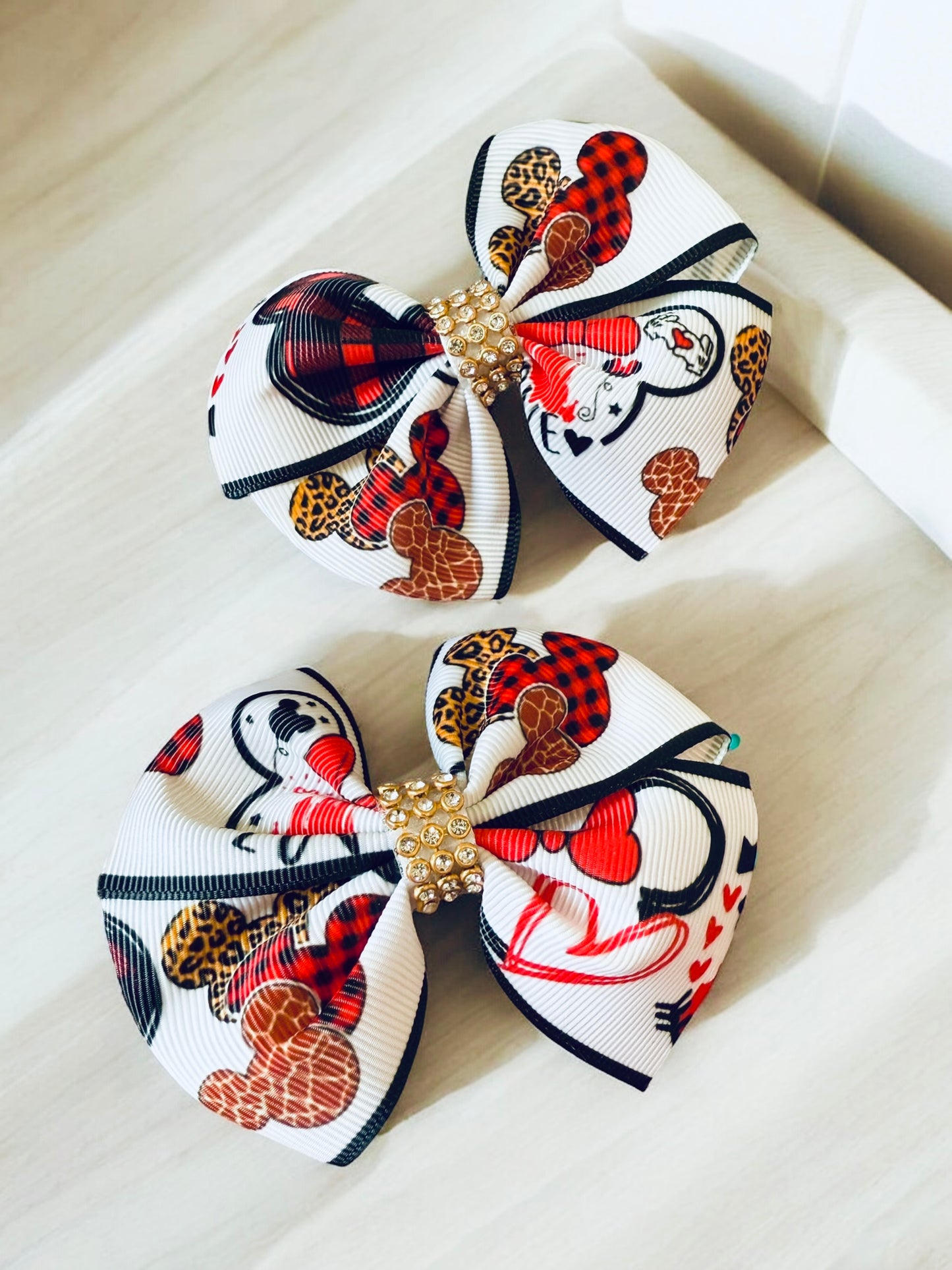 Minnie Hair Clips, Minnie Mouse clips, Hair clips